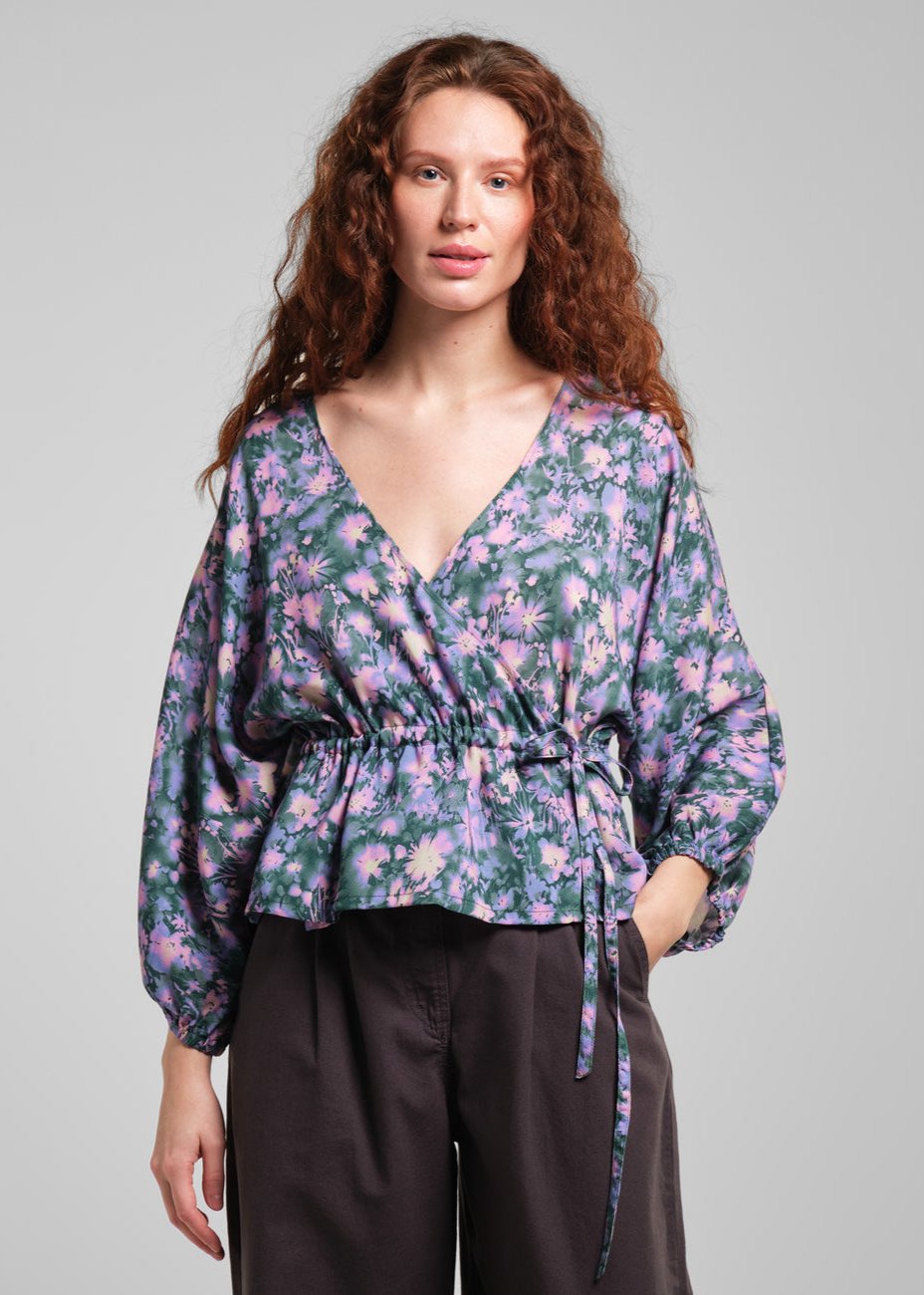 Wrap Top Rosenvik Blurred Flowers Purple