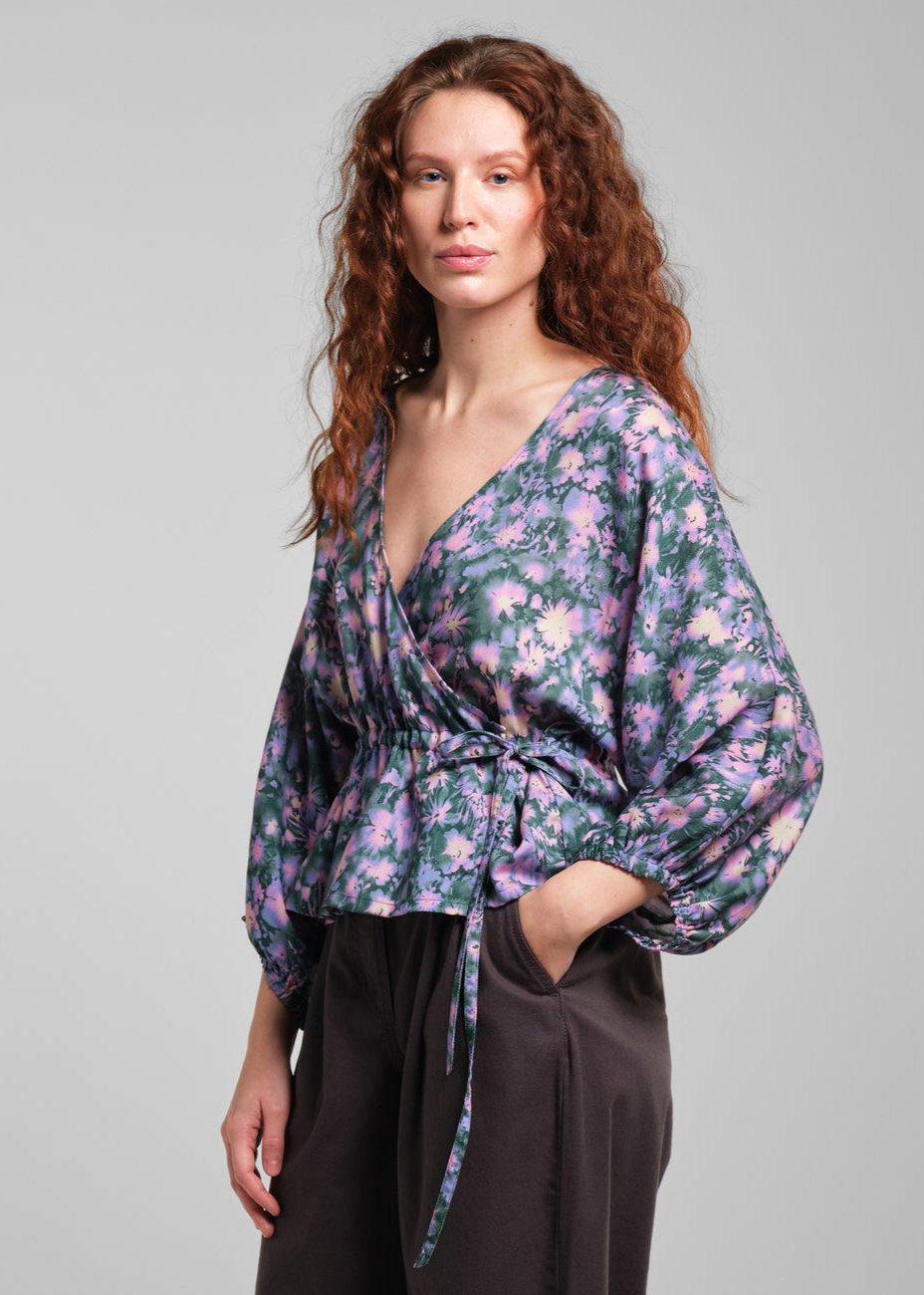 Wrap Top Rosenvik Blurred Flowers Purple